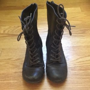 Steve Madden lace up brown boots